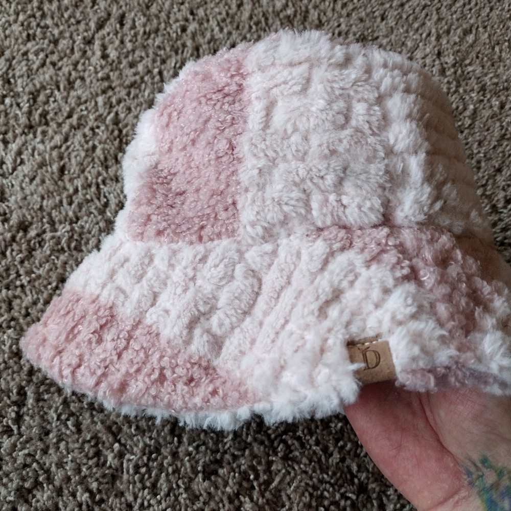 Do Everything In Love Colorblock Sherpa Bucket Hat